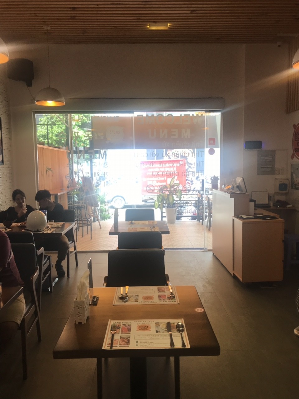 Nhà hàng KING DONGAS Số 2 Quách Văn Tuấn, Quận Tân Bình