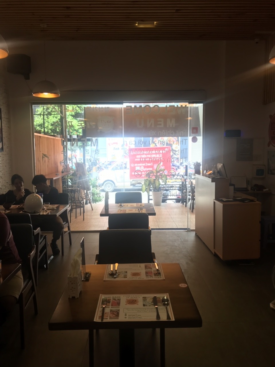 Nhà hàng KING DONGAS Số 2 Quách Văn Tuấn, Quận Tân Bình